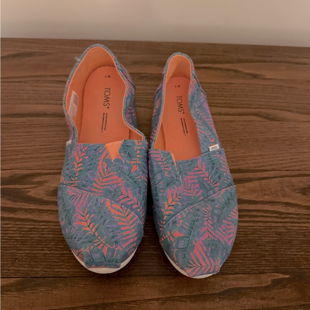 TOMS Women's Blue and Pink tropical Palm Patterned Shoes